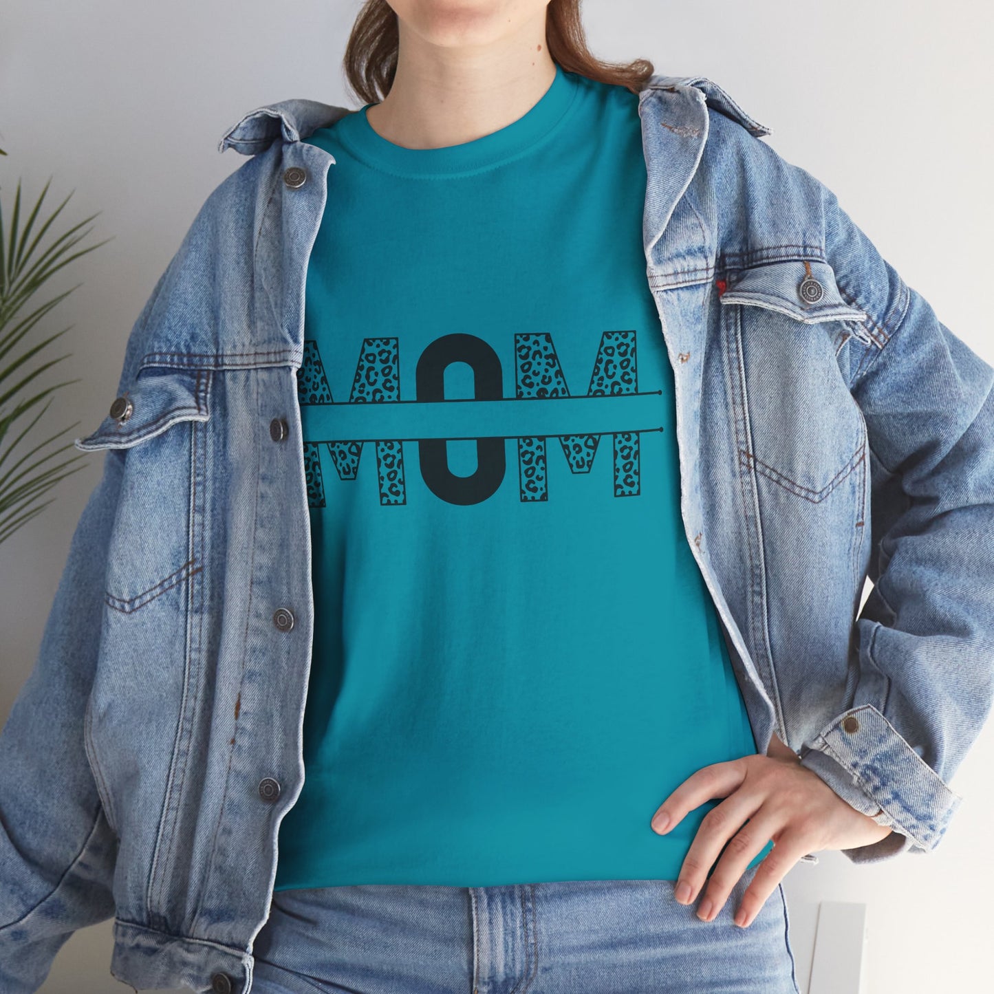 Stylish Mom Tee - Perfect for Mother's Day Gifts, Casual Wear, Birthdays, Mom Appreciation, Love for Moms