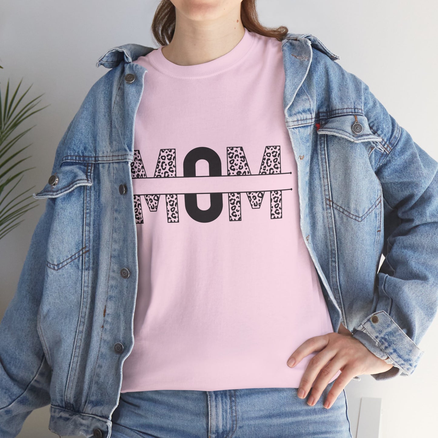 Stylish Mom Tee - Perfect for Mother's Day Gifts, Casual Wear, Birthdays, Mom Appreciation, Love for Moms