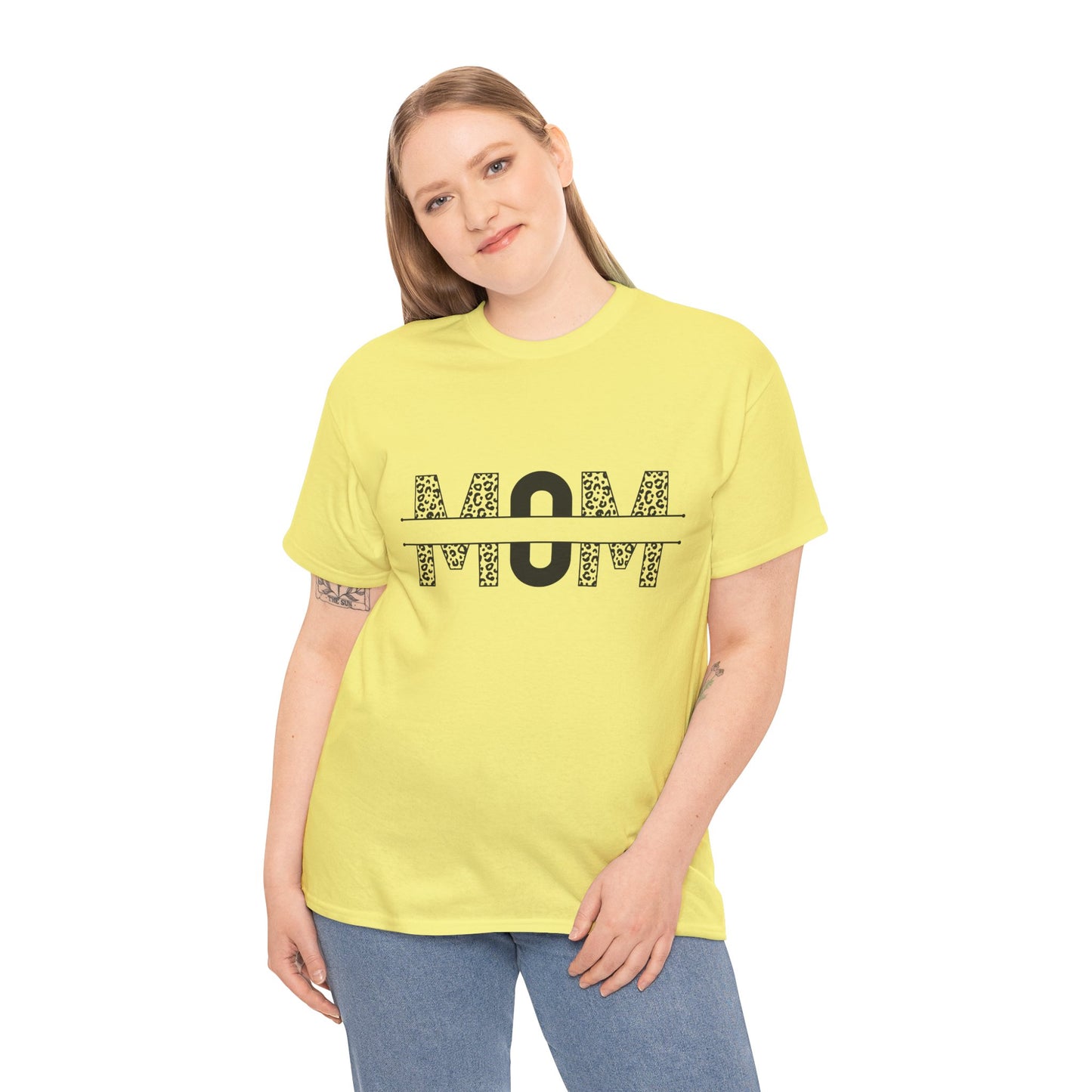 Stylish Mom Tee - Perfect for Mother's Day Gifts, Casual Wear, Birthdays, Mom Appreciation, Love for Moms