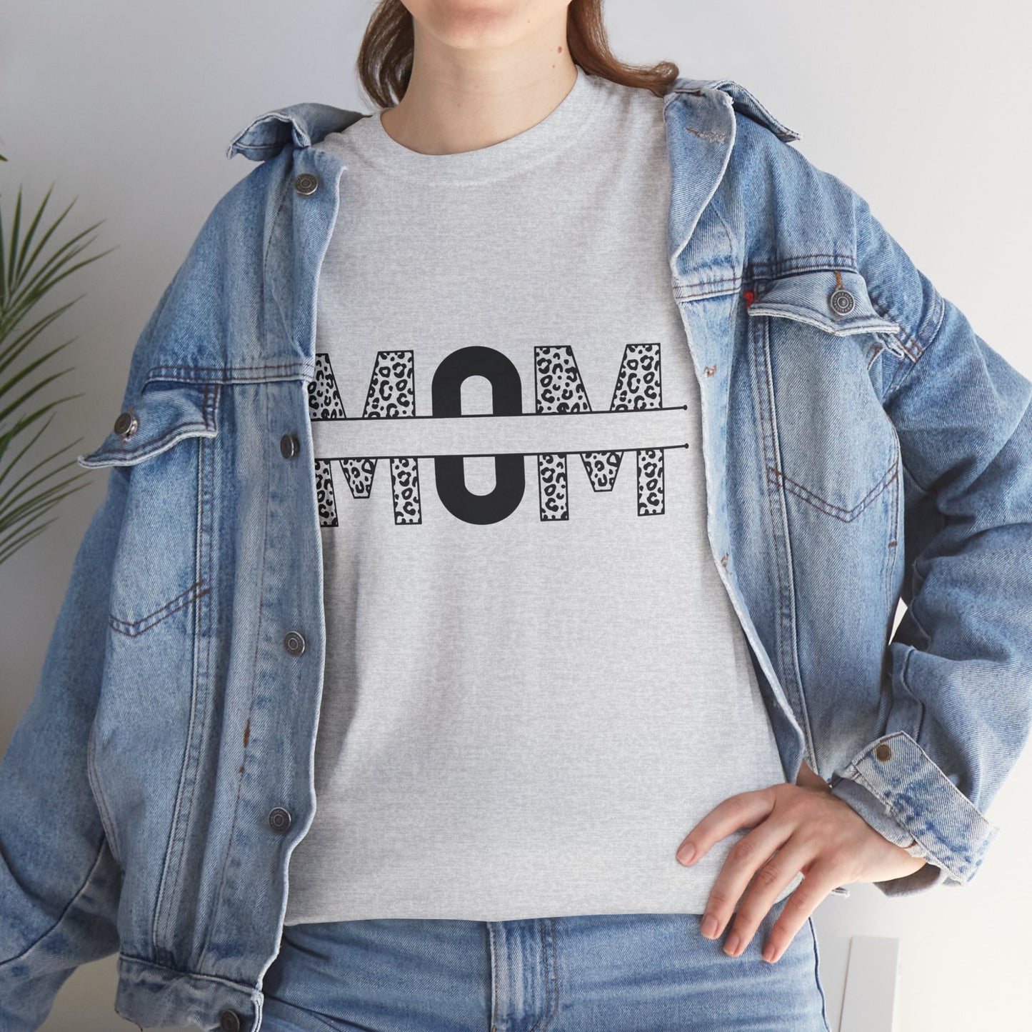Stylish Mom Tee - Perfect for Mother's Day Gifts, Casual Wear, Birthdays, Mom Appreciation, Love for Moms