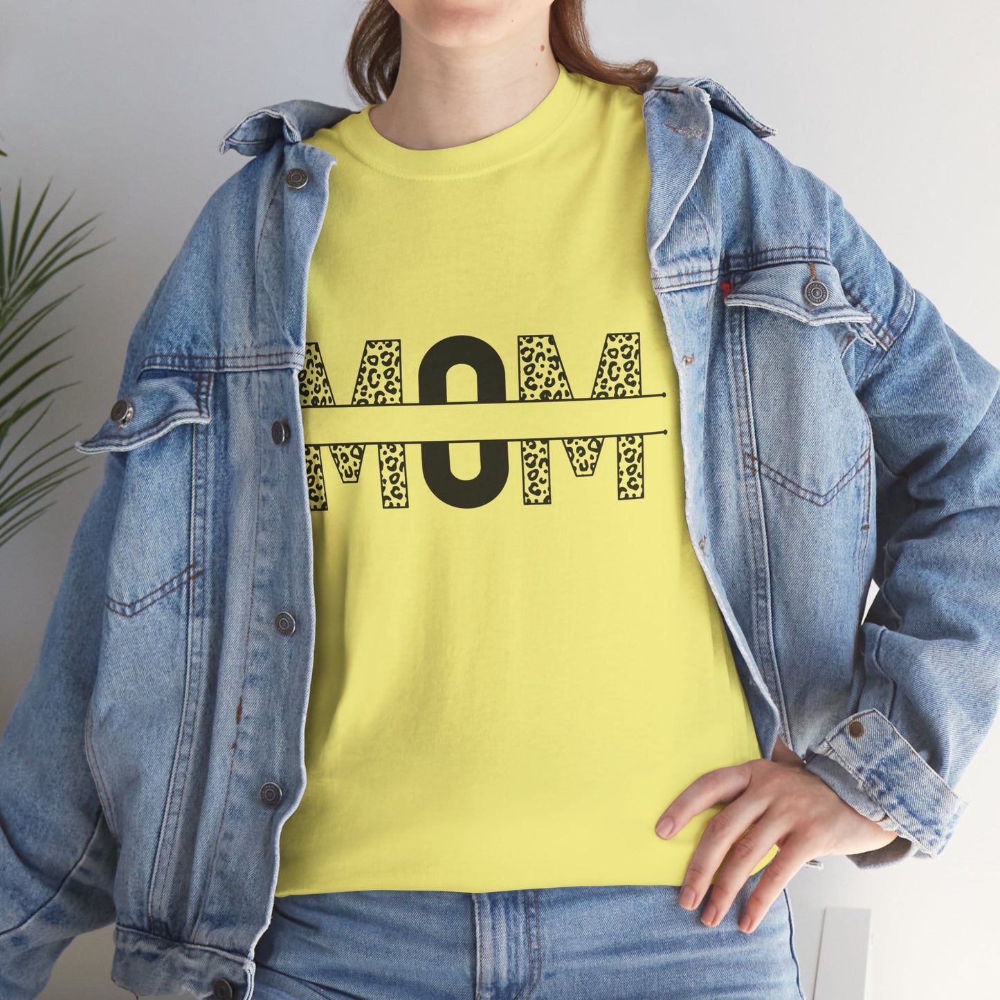 Stylish Mom Tee - Perfect for Mother's Day Gifts, Casual Wear, Birthdays, Mom Appreciation, Love for Moms